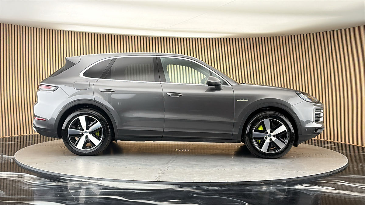 Porsche Cayenne Image 16