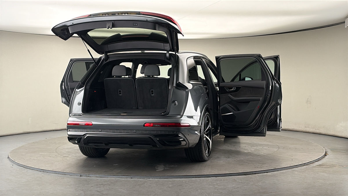 More views of Audi Q7