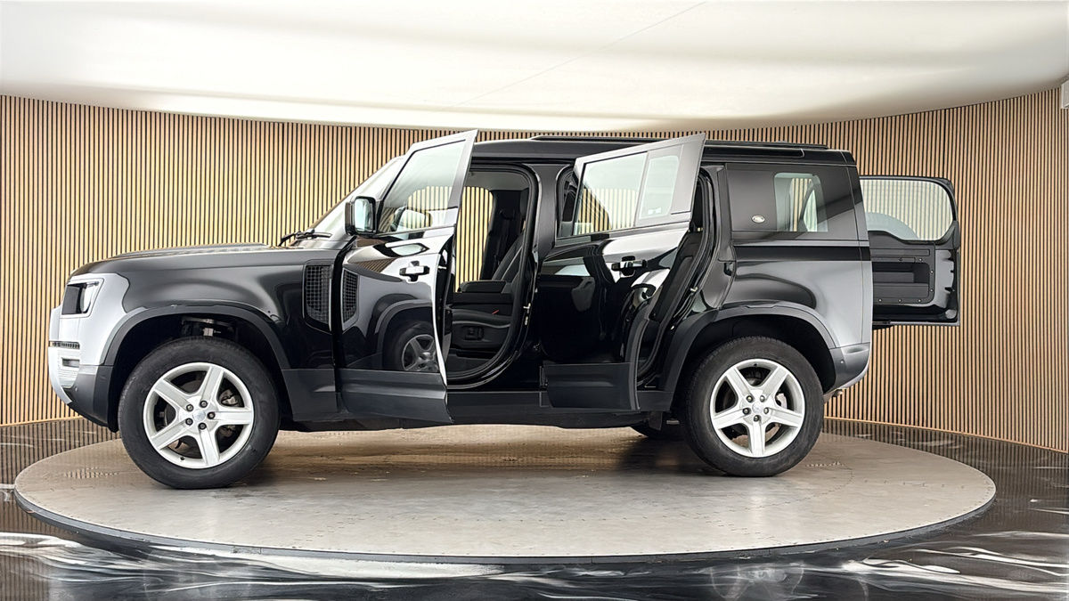 More views of Land Rover Defender 110