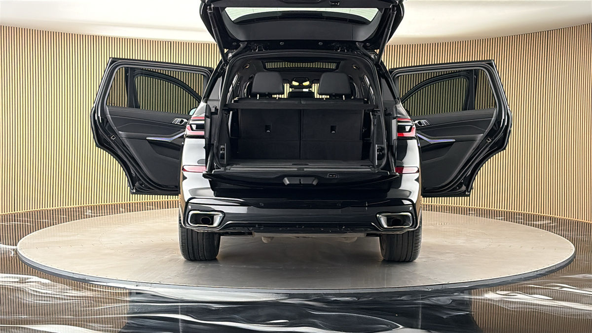 More views of BMW X7