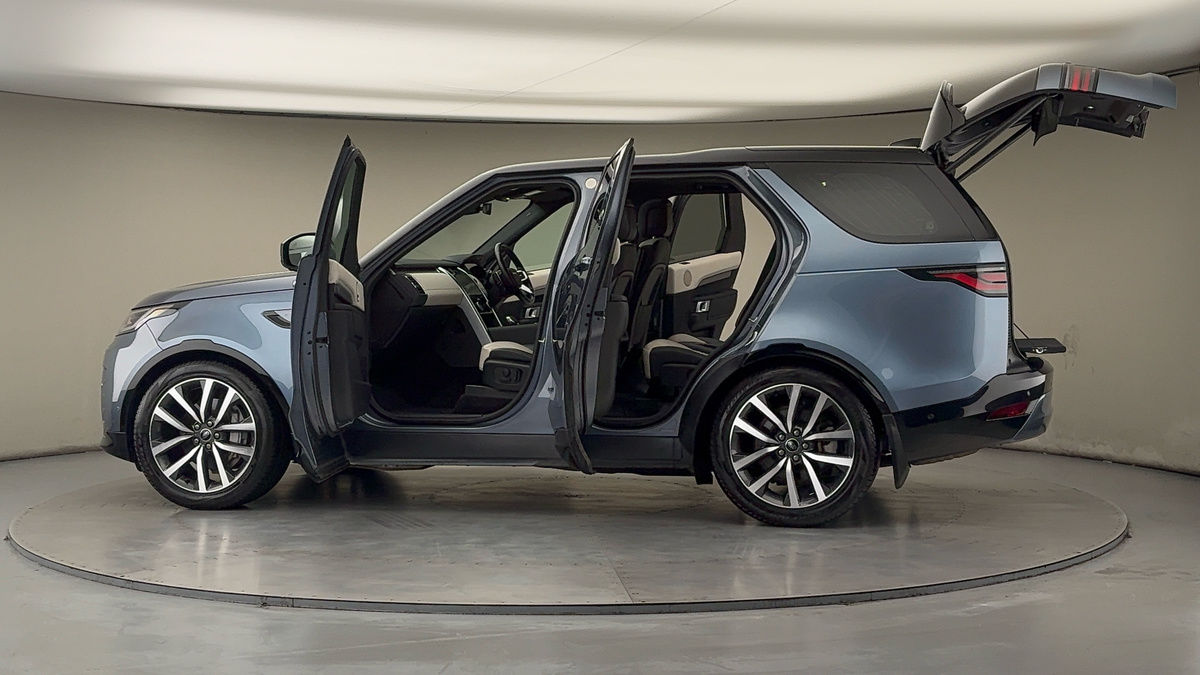 More views of Land Rover Discovery