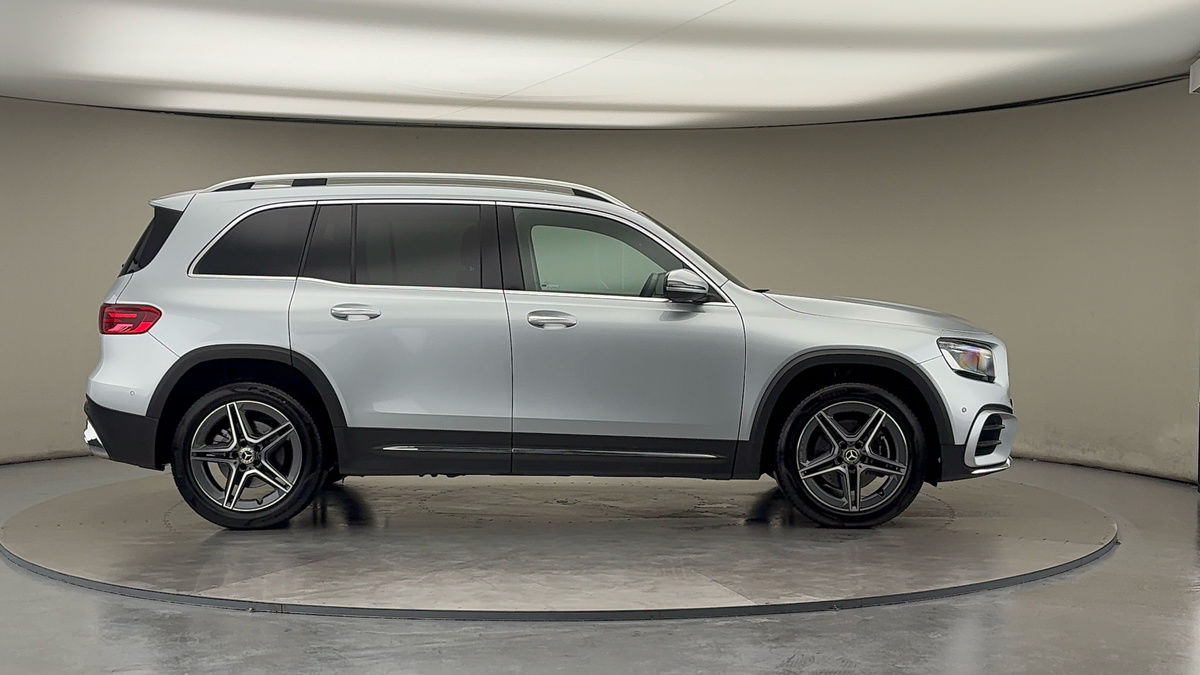 Mercedes-Benz GLB Image 16