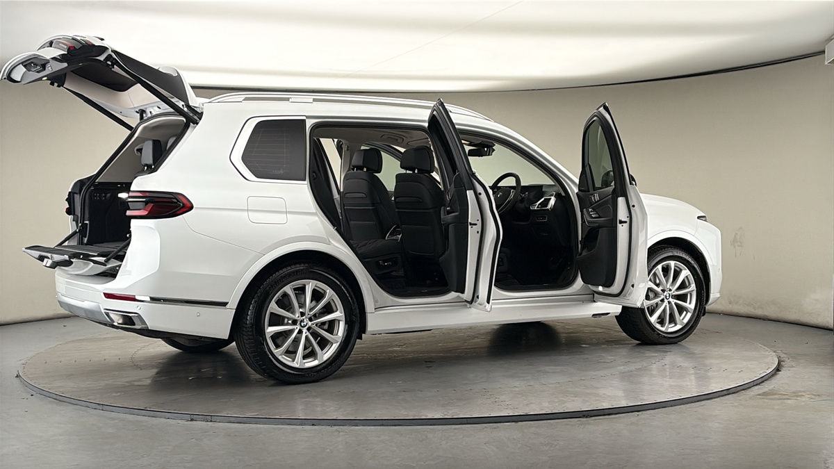 More views of BMW X7