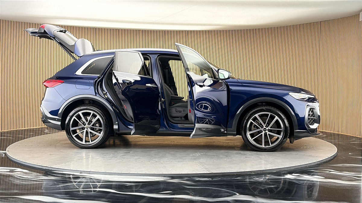 More views of Audi Q5