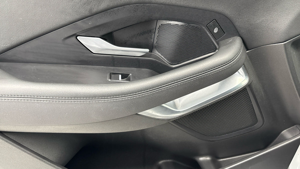 Jaguar E-PACE Image 19