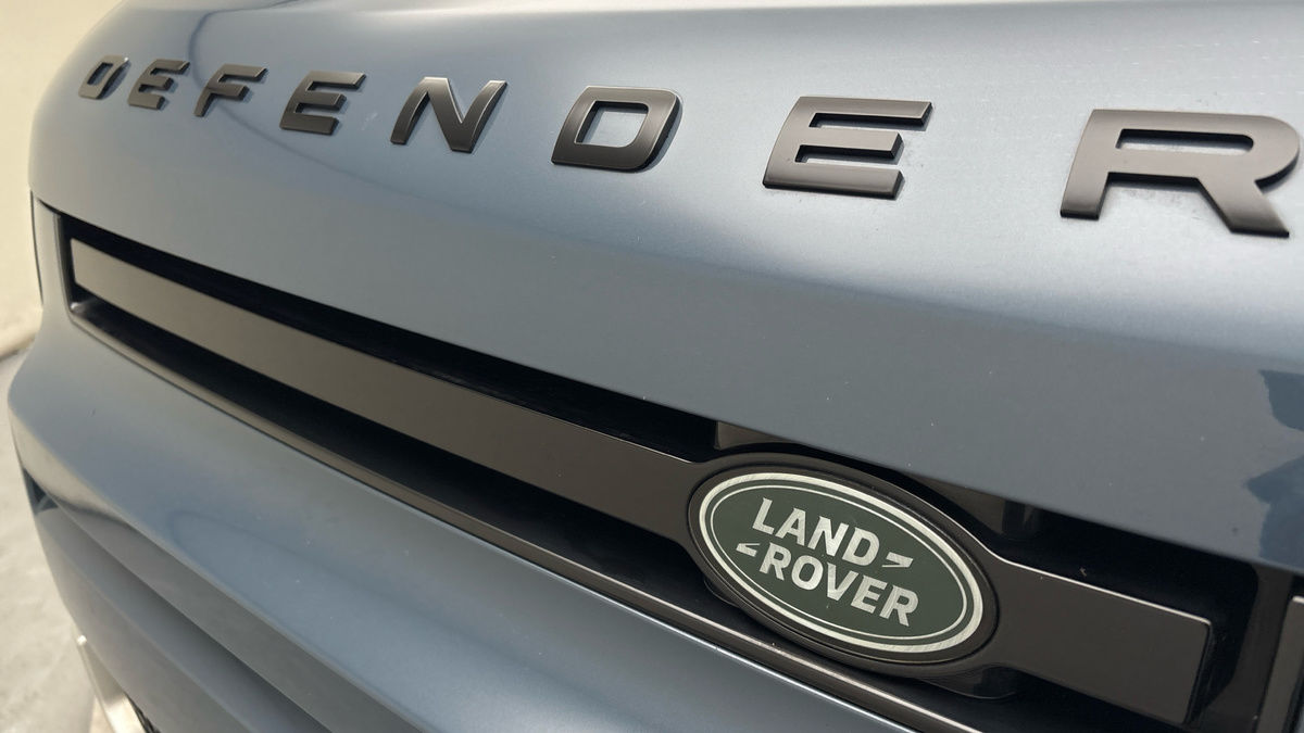 Land Rover Defender 110 Image 24