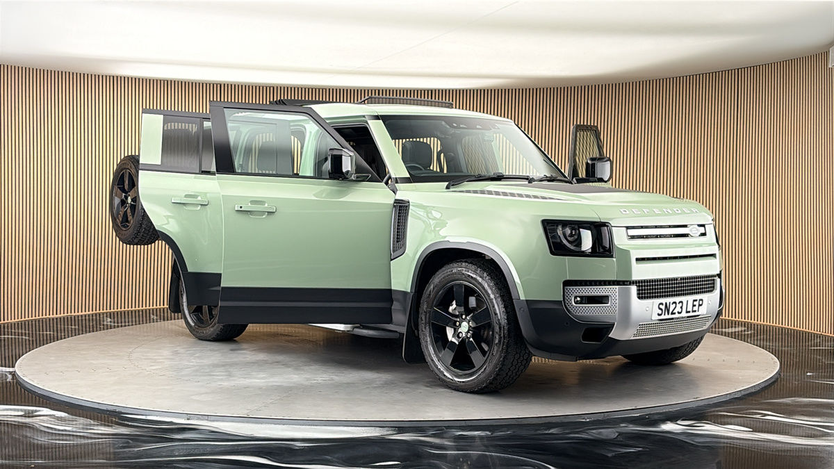 More views of Land Rover Defender 110