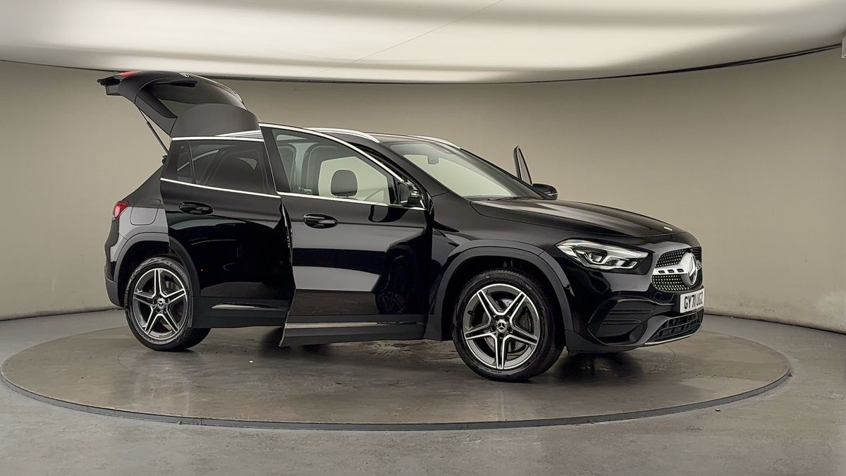 More views of Mercedes-Benz GLA