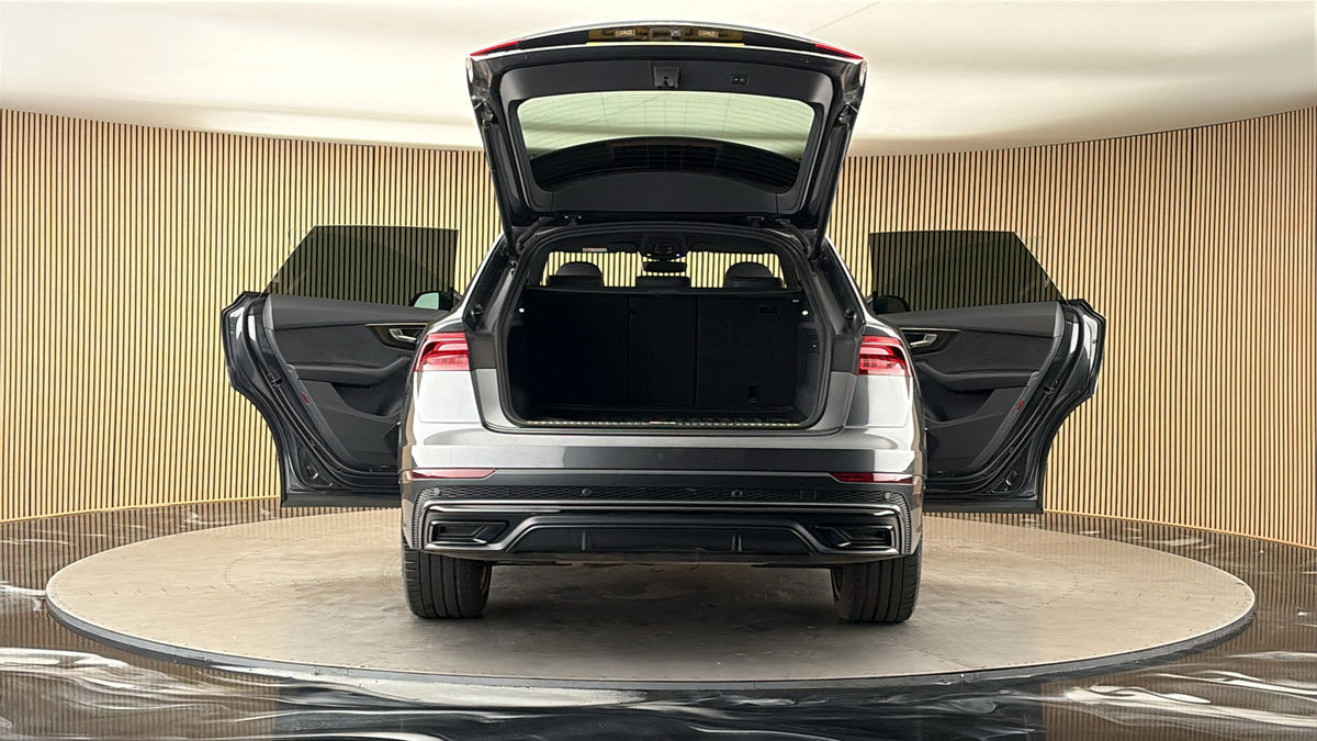 More views of Audi Q8