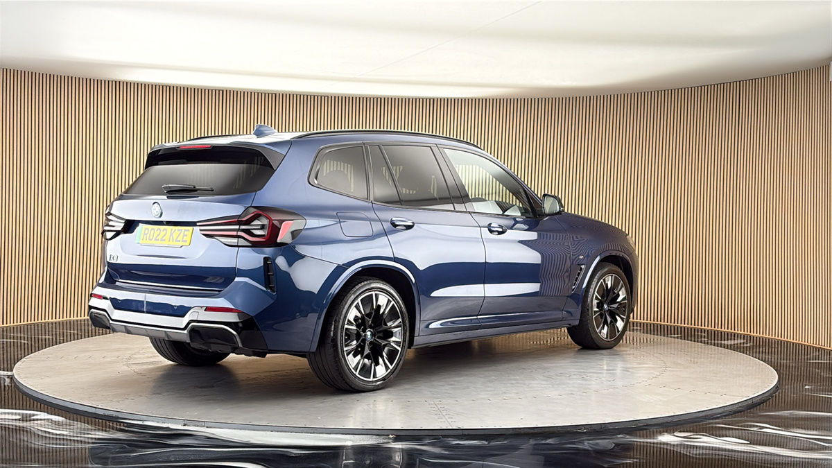BMW iX3 Image 21