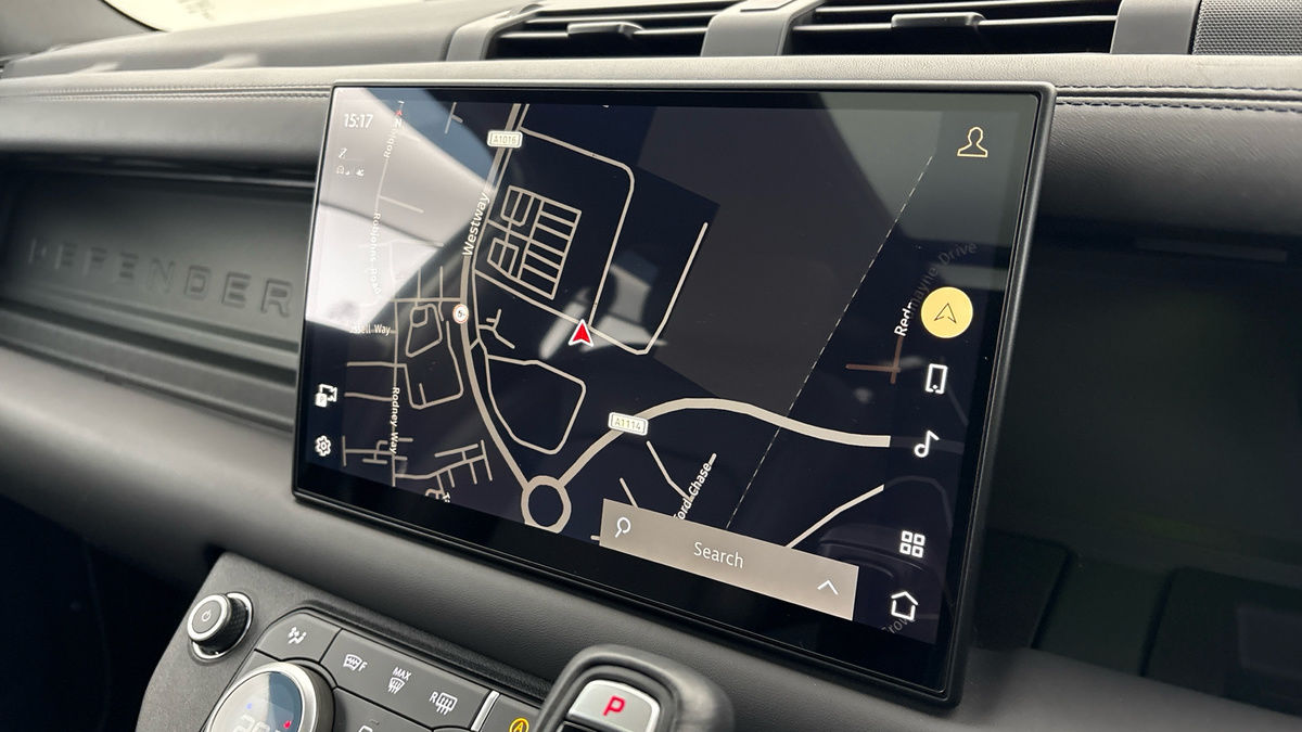 Land Rover Defender 110 Image 17