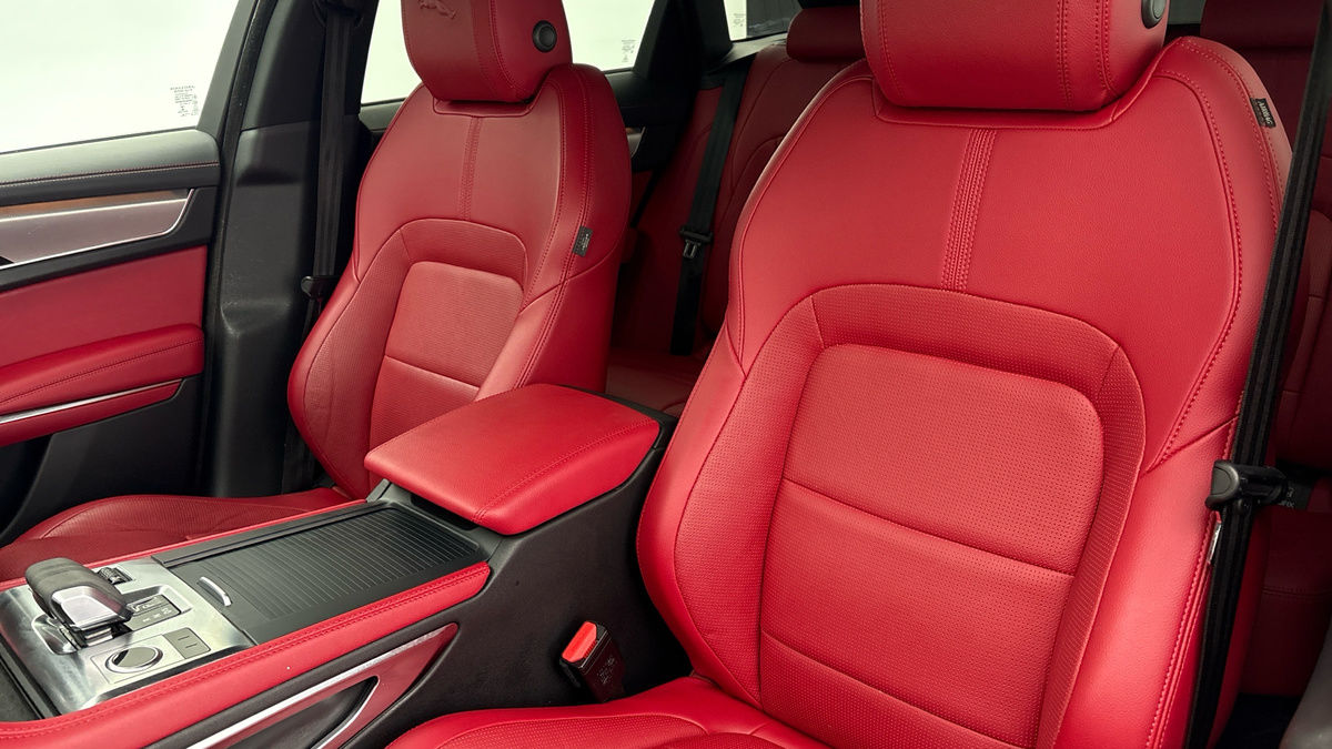 Jaguar F-PACE Image 7