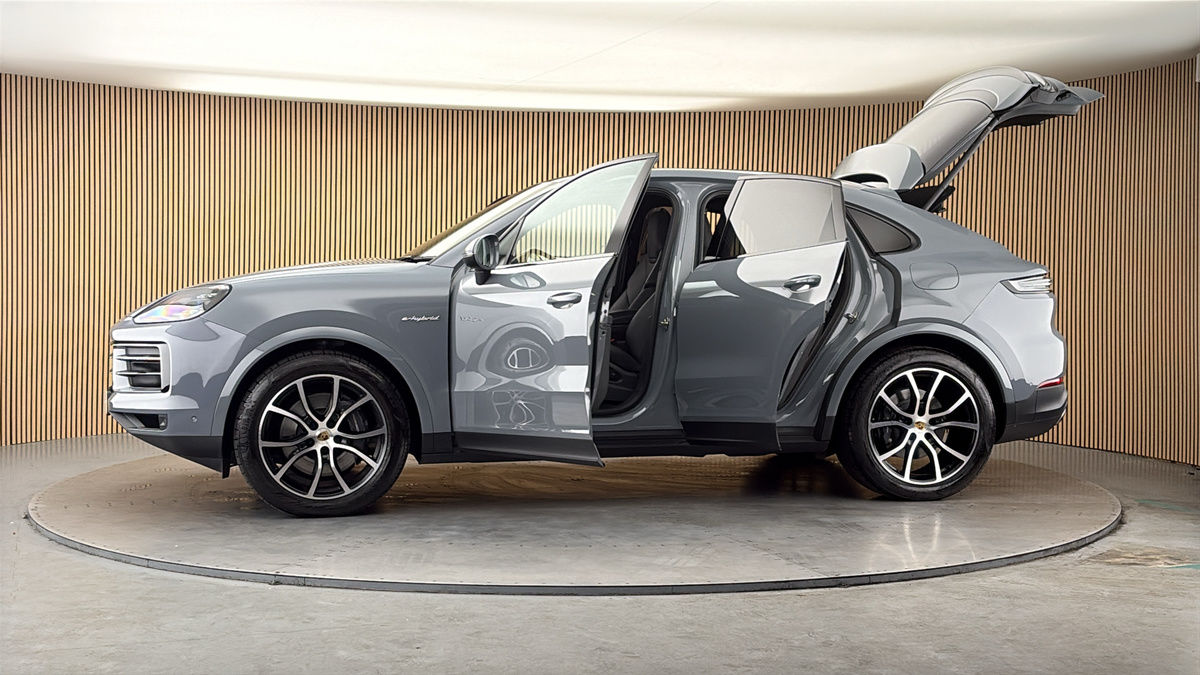 More views of Porsche Cayenne
