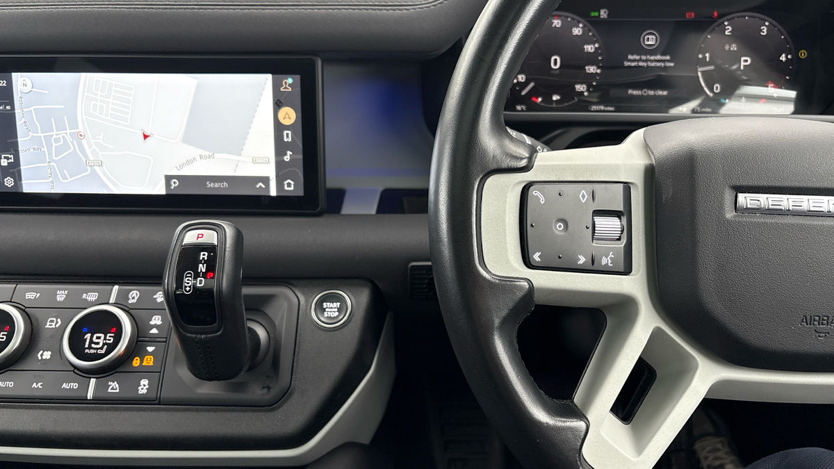 Land Rover Defender 110 Image 13
