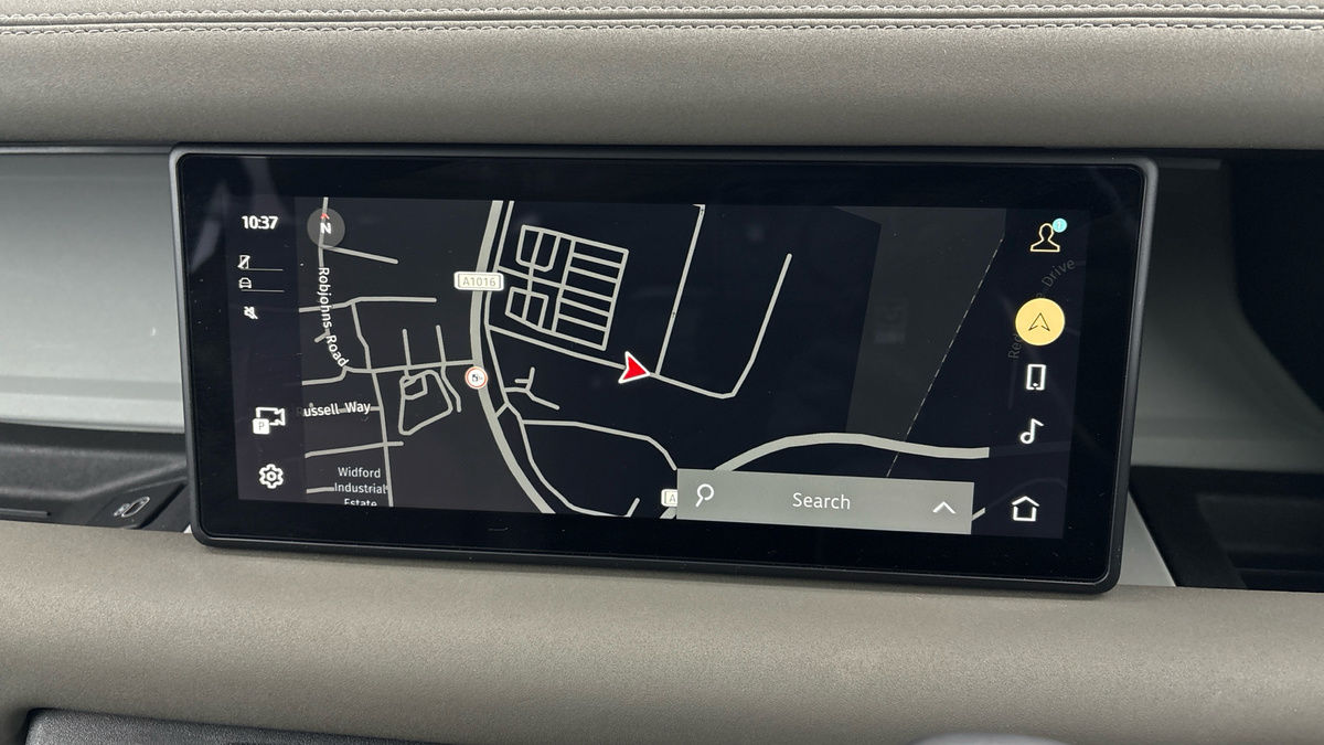 Land Rover Defender 110 Image 17