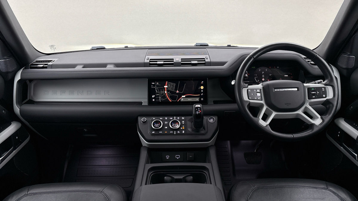 Land Rover Defender 110 Image 12