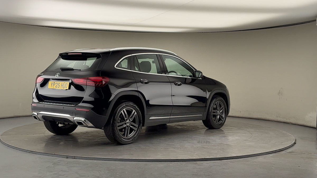 Mercedes-Benz GLA Image 21