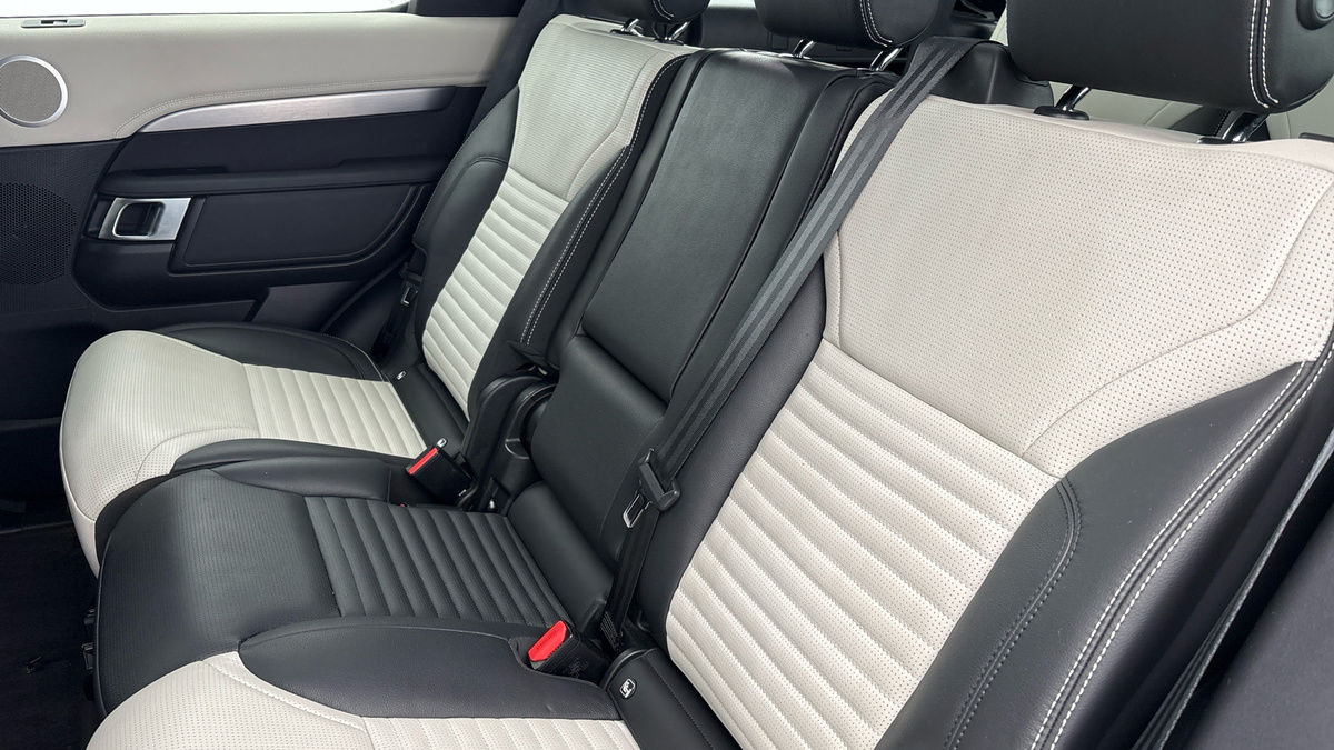 Land Rover Discovery Image 8