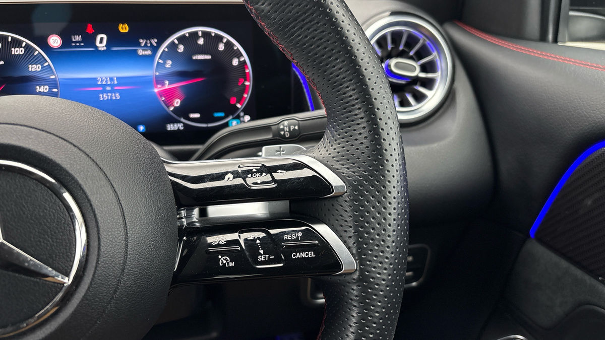 Mercedes-Benz GLB Image 14