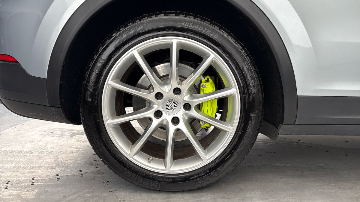 Porsche Cayenne Image 10