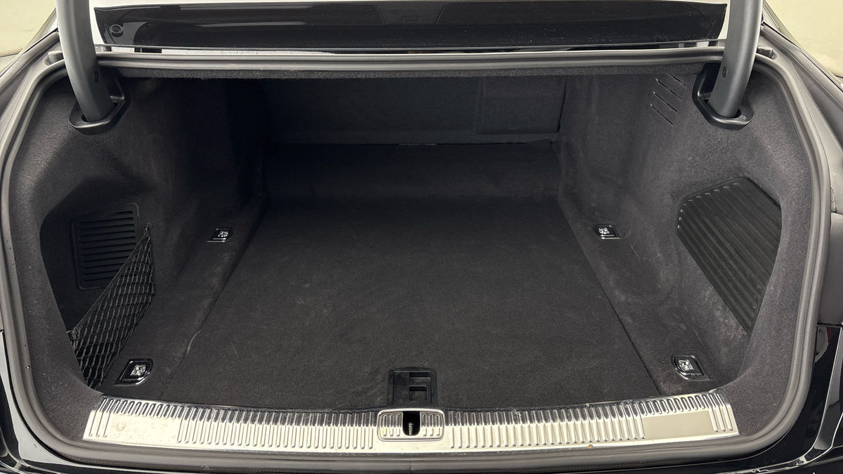 Audi S8 Image 11