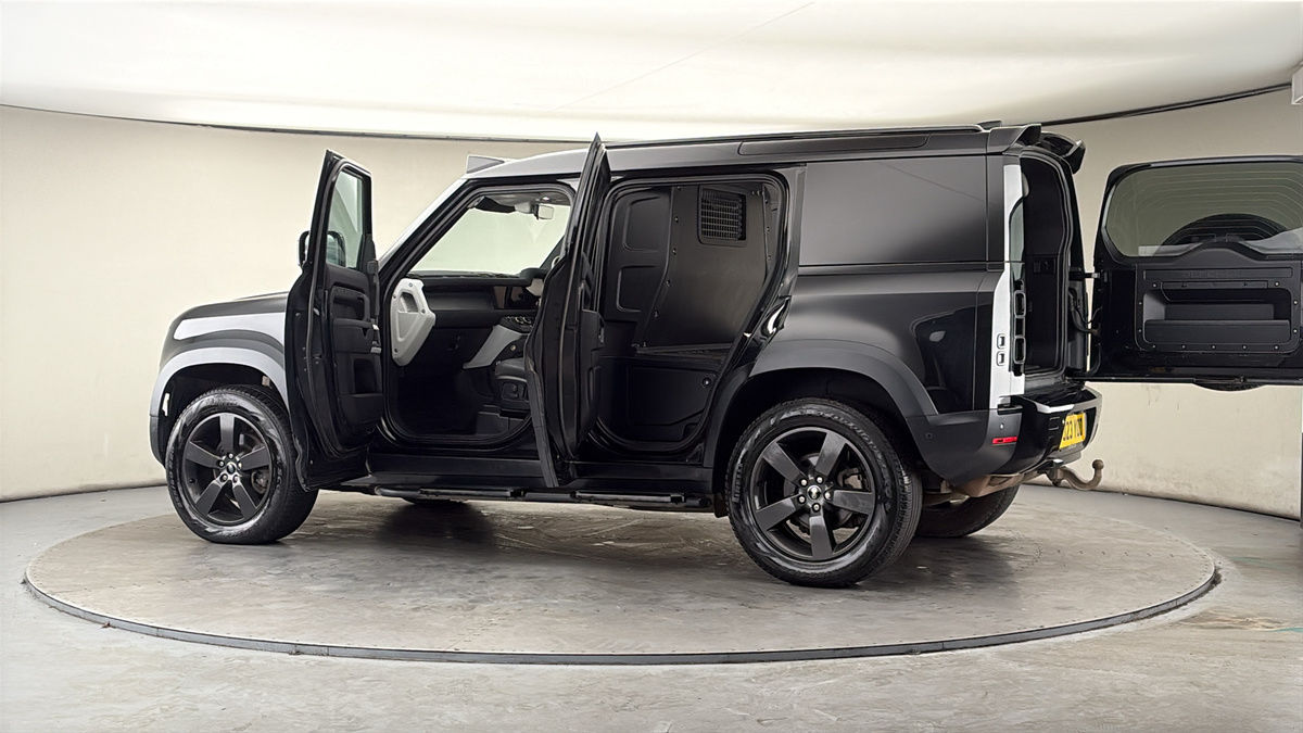 More views of Land Rover Defender 110
