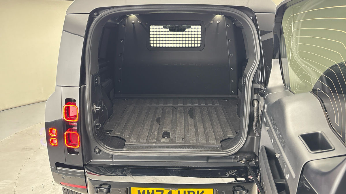 Land Rover Defender 90 Image 11