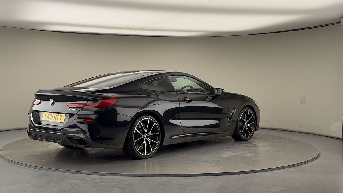 BMW 8 Series Image 21