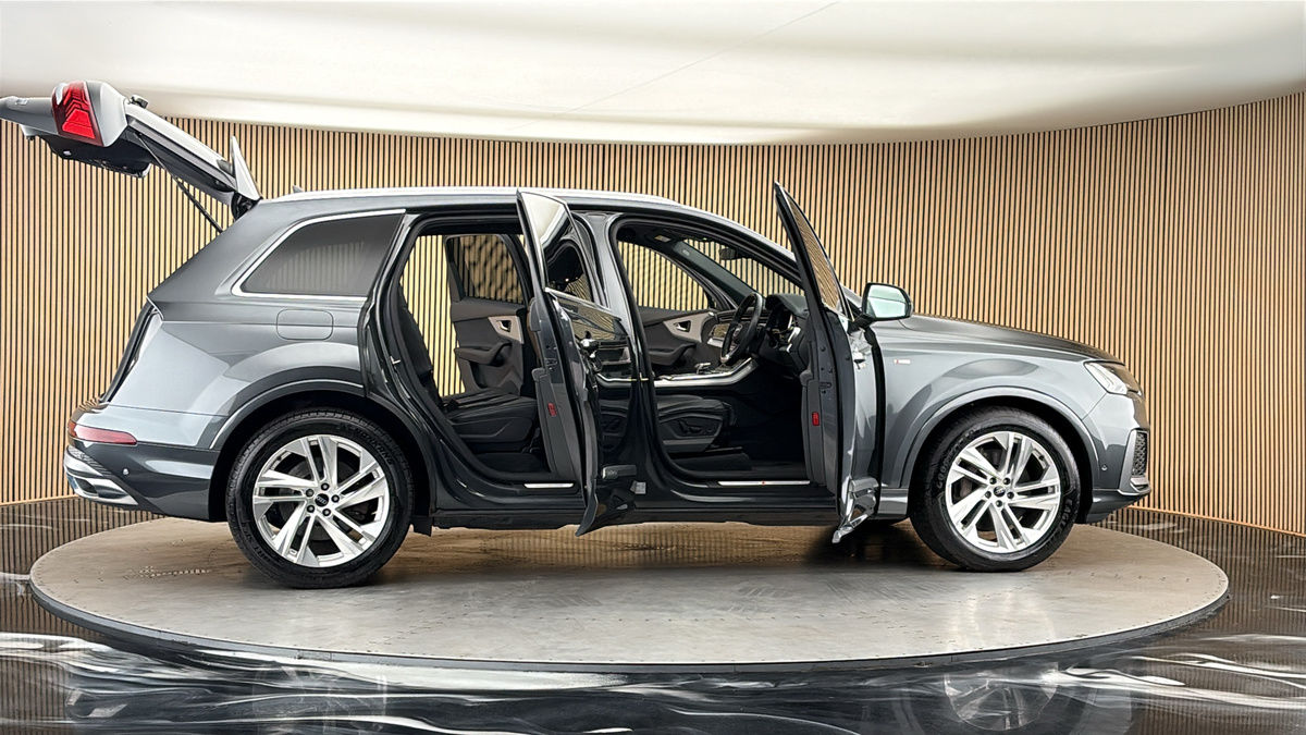 More views of Audi Q7