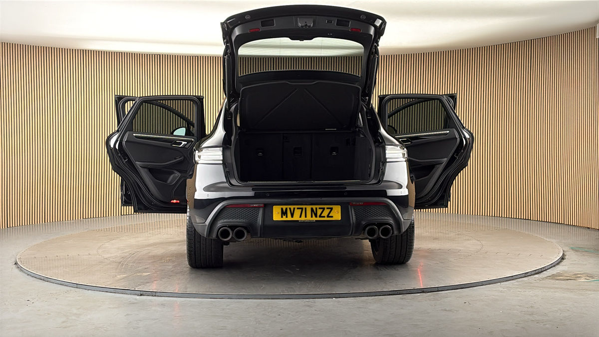 More views of Porsche Macan