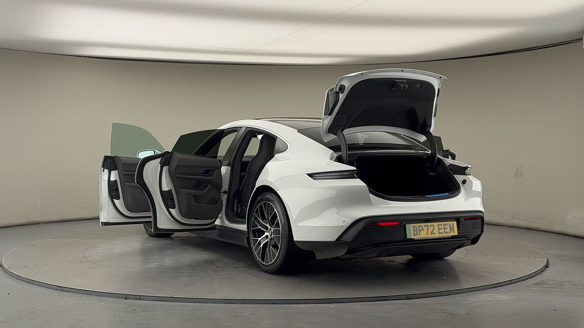 Porsche Taycan Image 23