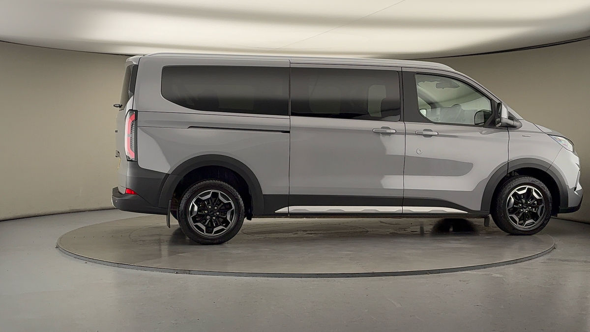 More views of Ford Tourneo Custom V710