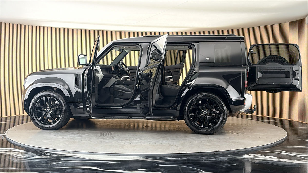 More views of Land Rover Defender 110