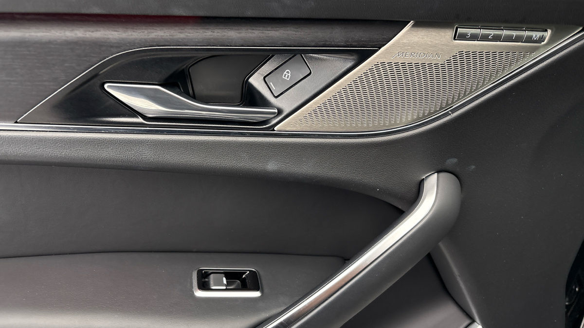 Jaguar F-PACE Image 19