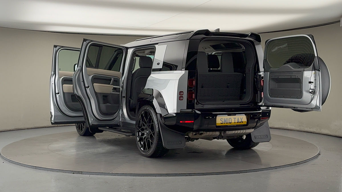 Land Rover Defender 110 Urban Image 23