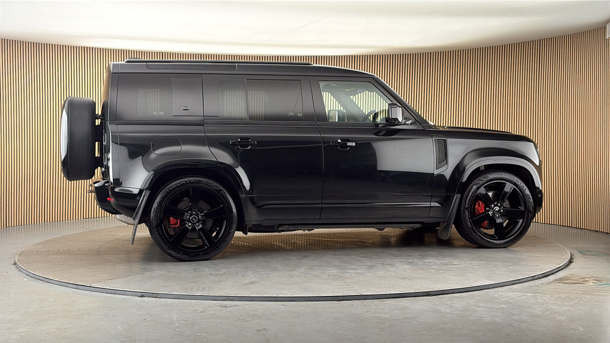 More views of Land Rover Defender 110