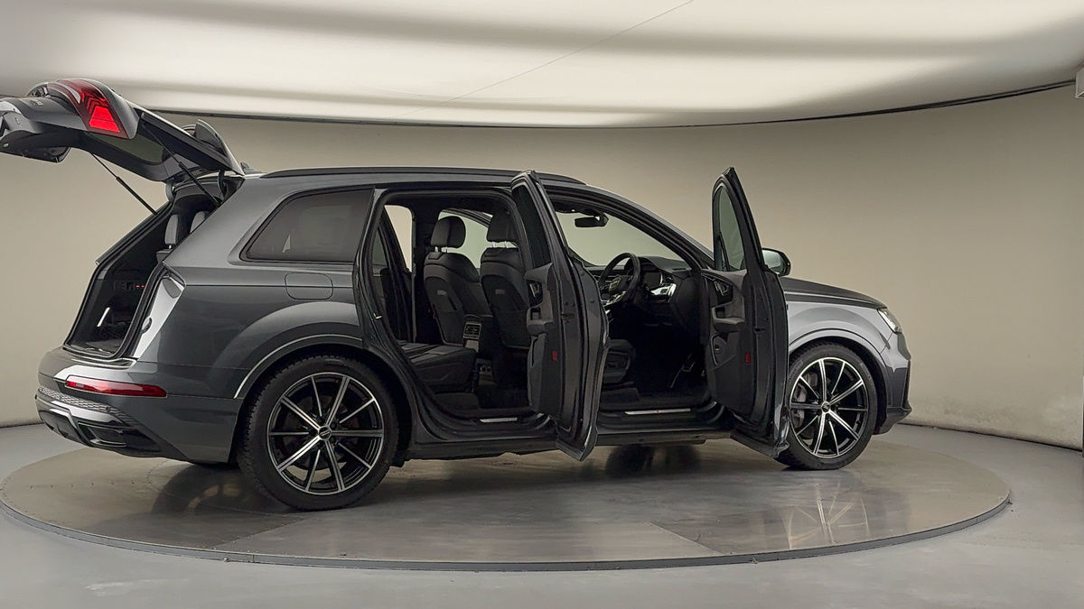 More views of Audi Q7