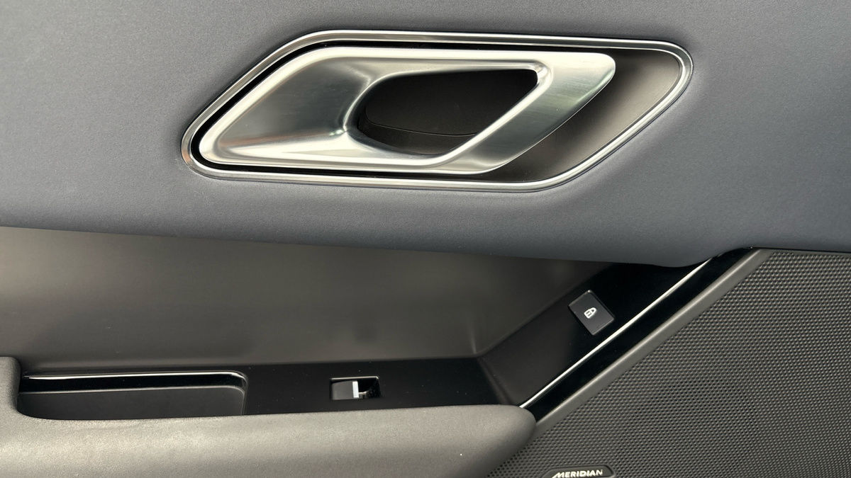 Land Rover Range Rover Velar Image 19