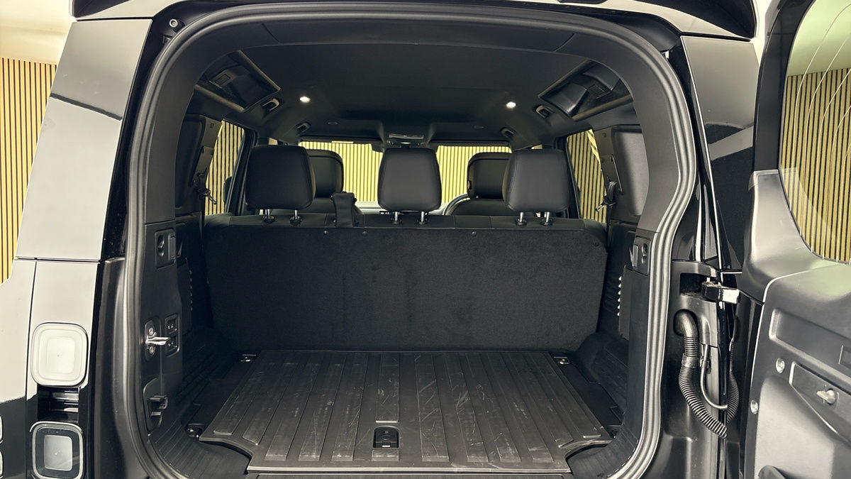 Land Rover Defender 110 Urban Image 11