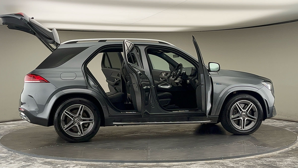 More views of Mercedes-Benz GLE