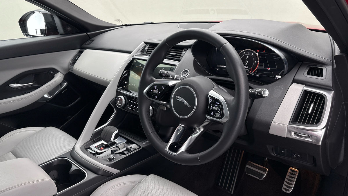 Jaguar E-PACE Image 5