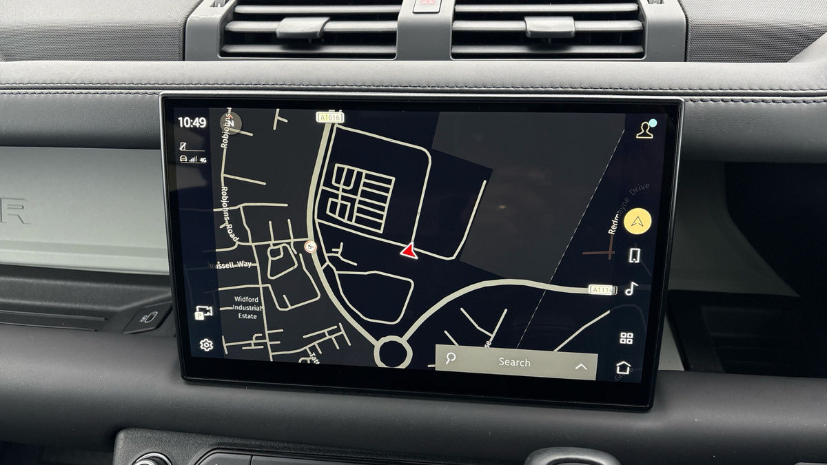 Land Rover Defender 110 Image 17