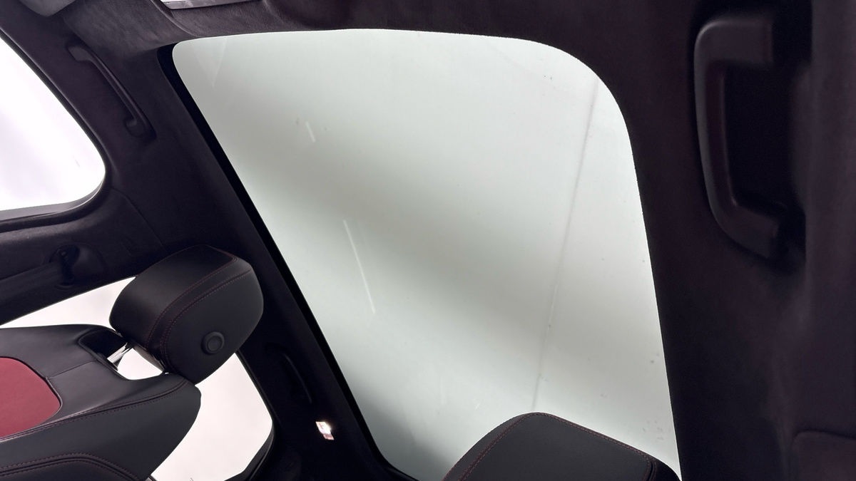 Jaguar F-PACE Image 6