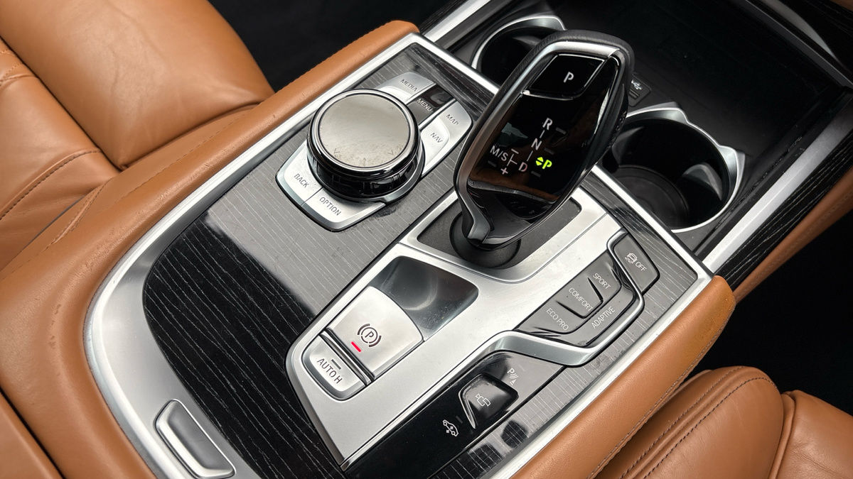 BMW 7 Series Image 6