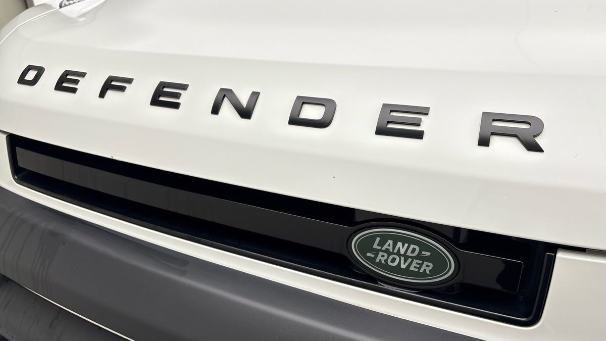 Land Rover Defender 110 Image 24