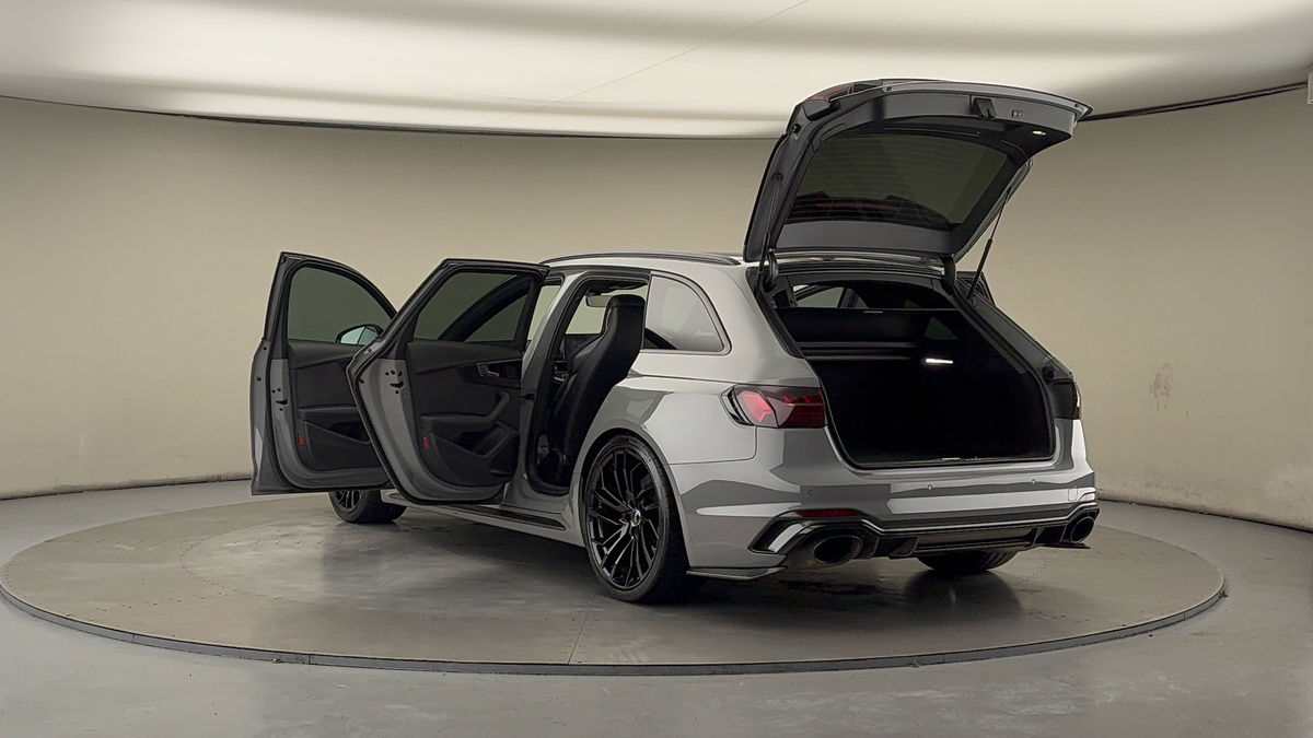 Audi RS4 Avant Image 23