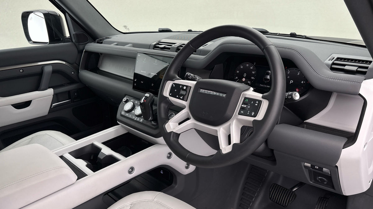 Land Rover Defender 110 Urban Image 5