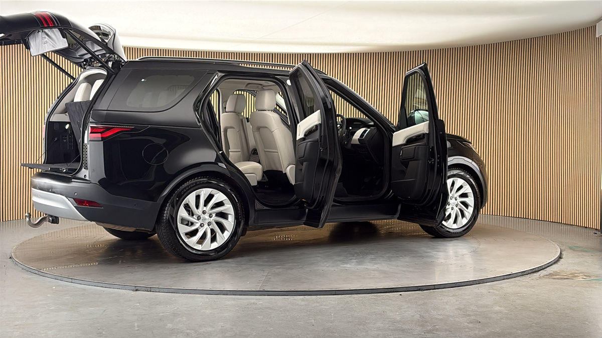 More views of Land Rover Discovery