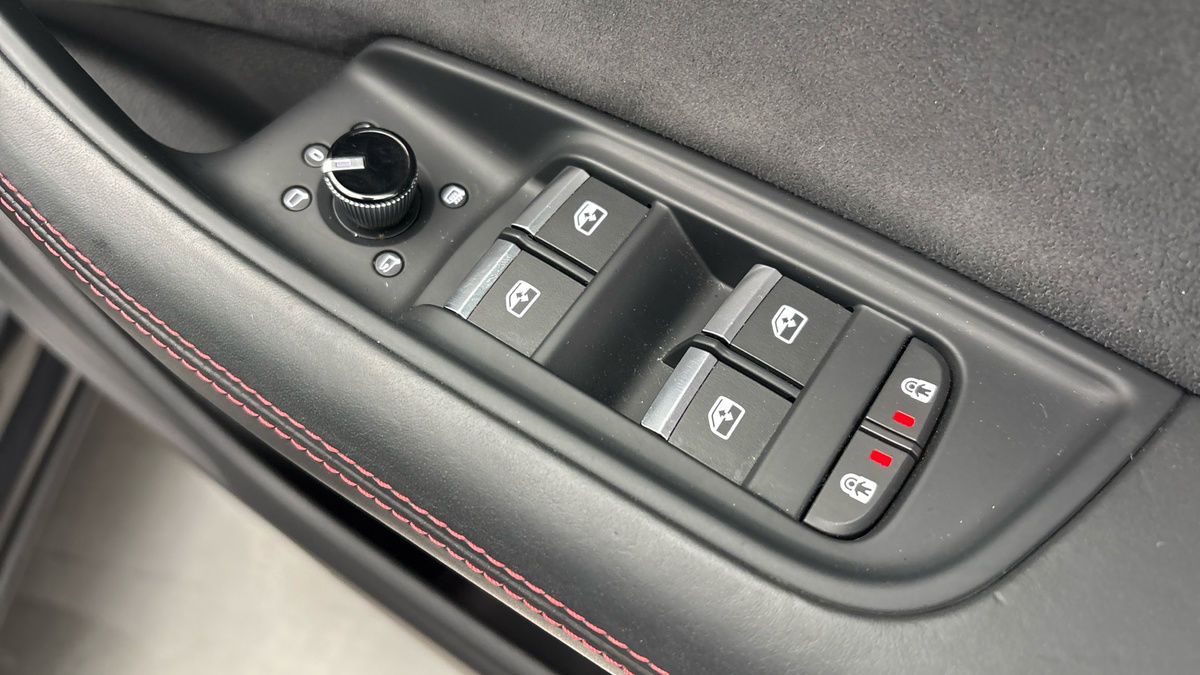 Audi RSQ8 Image 25