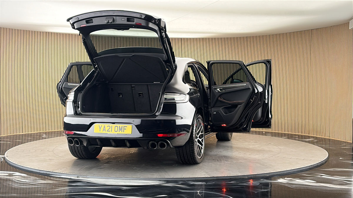 More views of Porsche Macan